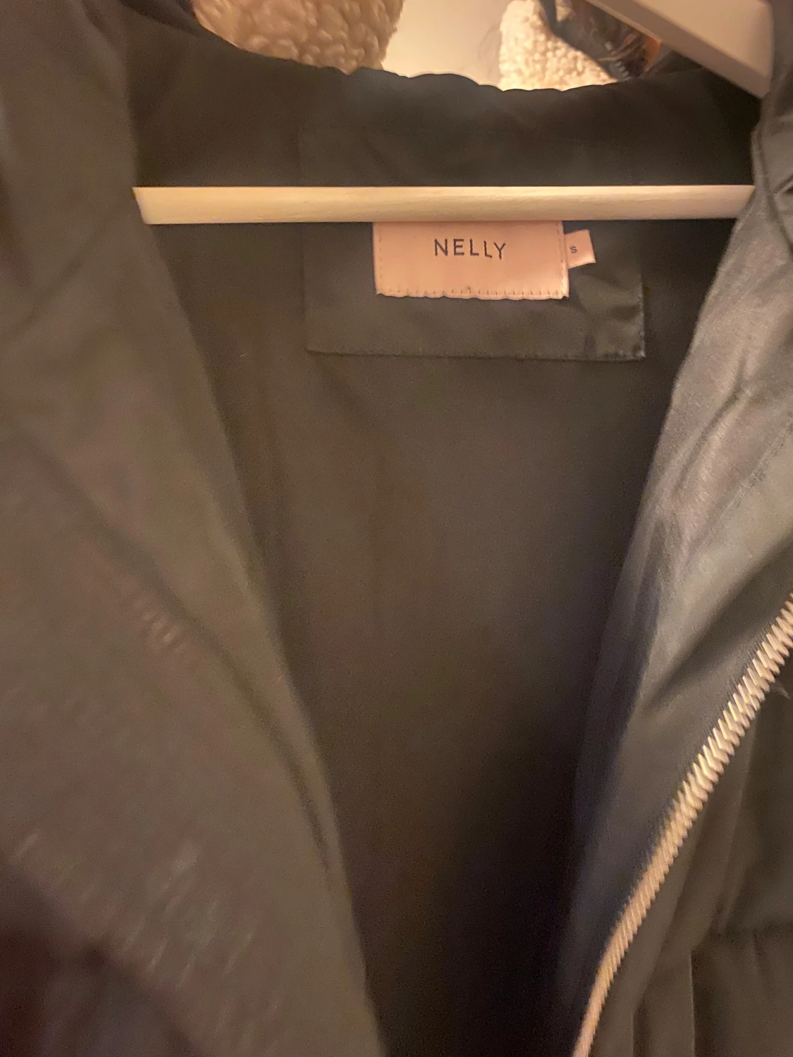 Svart pufferjacka från Nelly