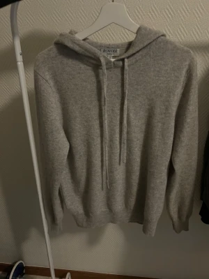 Rovoir kash - Säljer min kash hoddie från rovoir storlek s väldigt bra skick