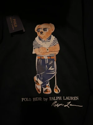 Ralph lauren tröja - Hej, säljer denna helt nya tröjan som är i stl M. Den är helt ny och tagsen är kvar.