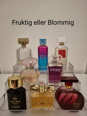 Parfym split tester samples  - Parfym split ☺️Just nu har jag bara 2ml dekanter, men det går så klart att köpa fler 🥰 Porto tillkommer med 22kr. Skriv gärna om ni vill köpa eller har frågor. Säljer också testers i andra kategorier på min profil 😊 Hugo Boss The Scent 🍑 30kr La Rive Have Fun 🍏 (Liknar Escada Moon Sparkle) 5kr Caline Belle Icone 🍓🍯 (Liknar BR 540) 10kr One Direction Our Moment 🍓 20kr XaXX Femme Sixteen (Liknar Alien) 20kr Anima Aromatics Power 🍍20kr Avon Luck for her 15kr Avon Far Away Rebel& Diva 🌶️🍿 15kr