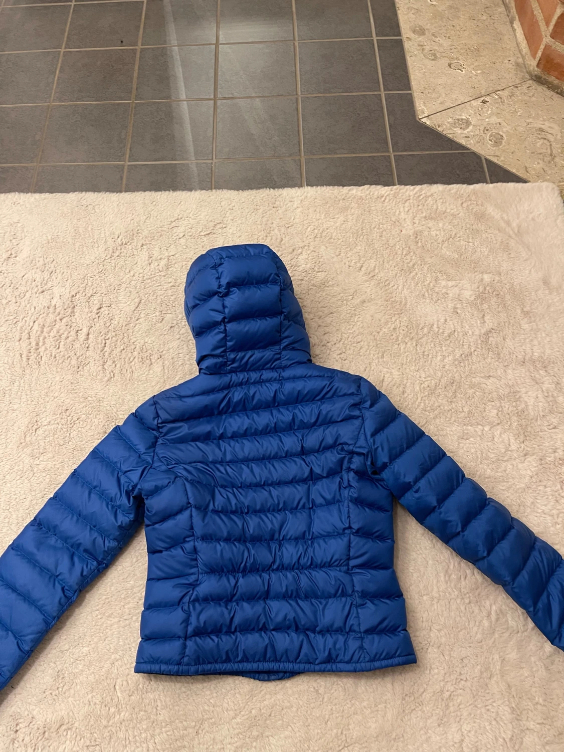 Blå pufferjacka med huva från Abercrombie & Fitch - 4