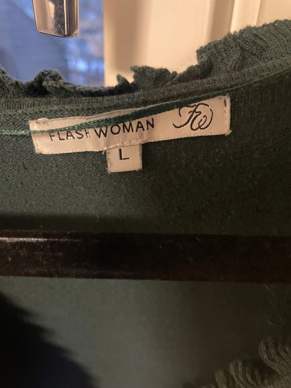 Mörkgrön kofta med volang från Flash Woman