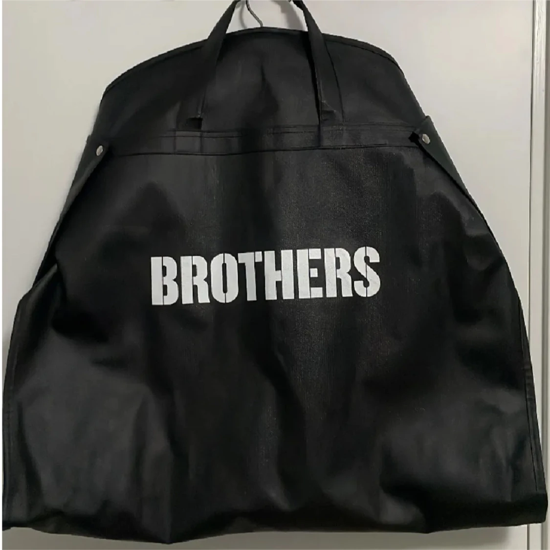 Först till kvarn! Svart kostym från Brothers