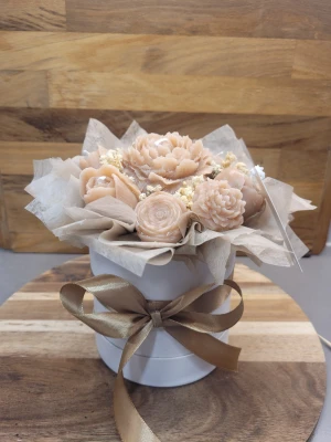 Ljus bukett  - Blommorna är små ljus svag doft från jasmin.