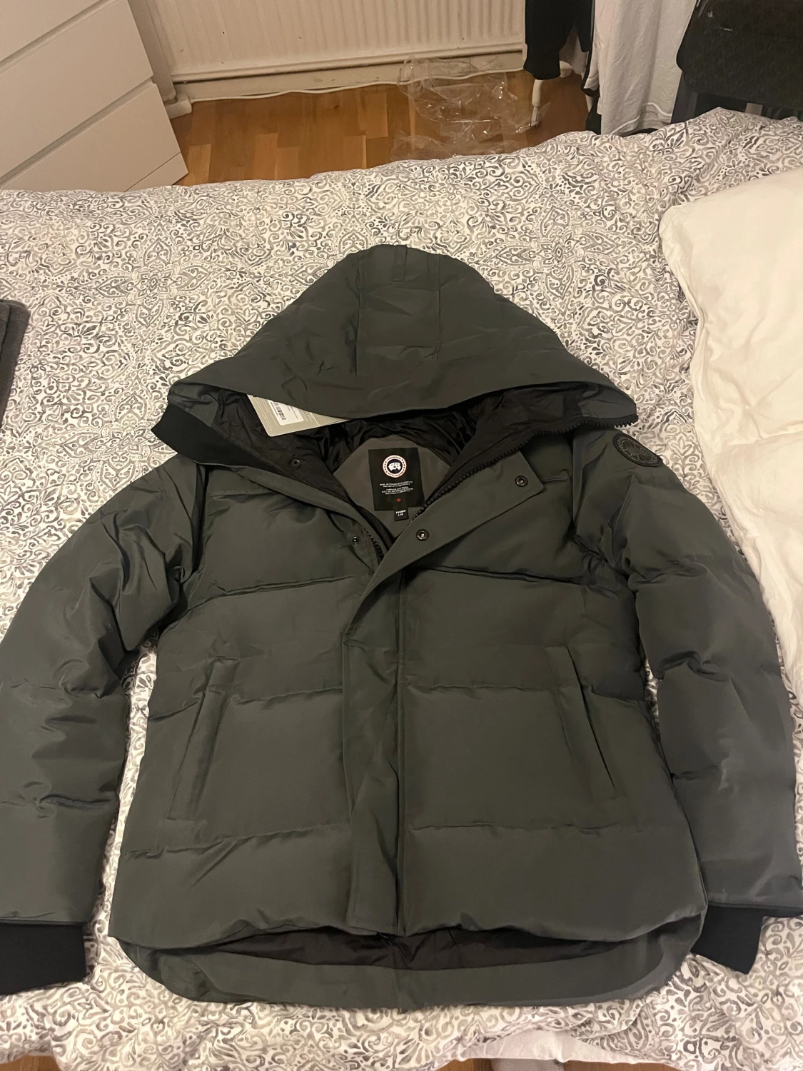 Mörkgrå Canada Goose pufferjacka black label  - 4