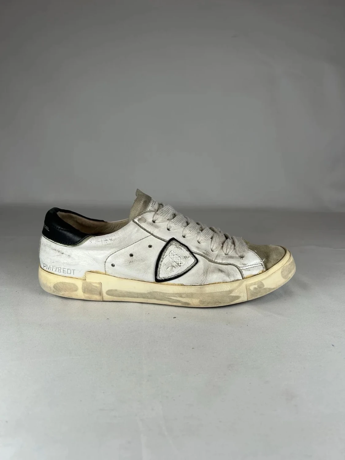 Philippe Model vita sneakers med svart detalj - 1