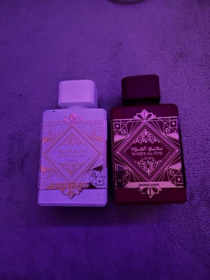 Badee Al Oud duo från Lattafa - Hej säljer Två Eau de Parfum-flaskor: Honor & Glory och Sublime från Lattafa. 350kr för båda eller 250 för den vita och 150 för den röda i den röda är det ca 80-85ml kvar och den vita är helt full box finns till båda 