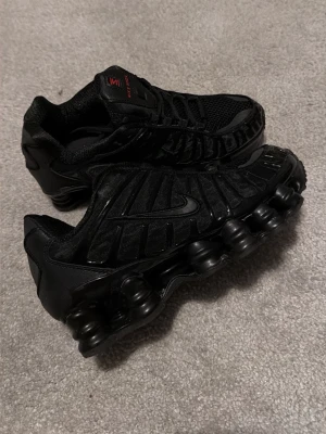 Nike shox skor - Säljer dem helt nya oanvända storlek 40 skriv gärna om ni ör intresserade priset är inte hugget i sten😊😊