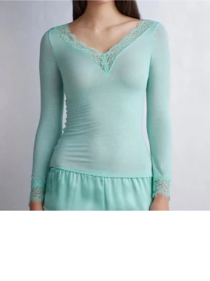 Turkos intimissimi tröja  - Super fin tröja som inte längre går att köpa. Inga hål eller fläckar. Passar xs-m