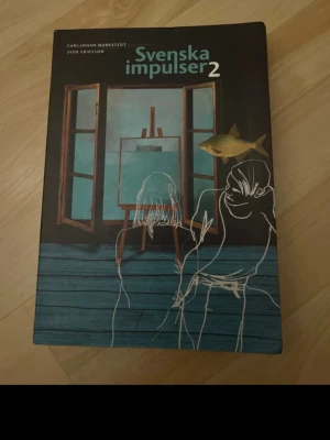 Svenska impulser 2 - Svenska impulser 2 är ett läromedel för kursen Svenska 2. Boken utforskar berättelser, textskrivning och retorik på ett kreativt sätt, med inspirerande bilder och illustrationer. Perfekt för dig som vill utveckla dina kunskaper i svenska och utmana ditt sätt att tänka. Svenska impulser 2 fint skick men finns markeringar( se bild) och veck se bild
