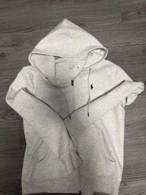 Kofta  - Grå polo kofta 