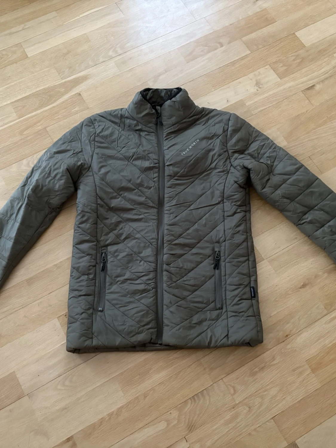 Olivgrön quiltad pufferjacka True North