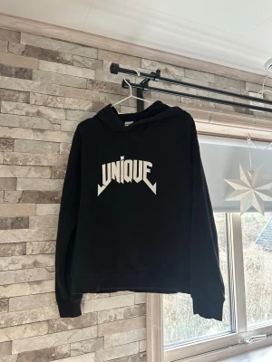 Hoddie  - Hoddie från Gina Tricot i storlek XL men är som storlek M 