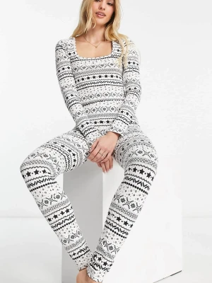 Vinter pyjamas  - Säljer en vinter pyjamas som knappt är använd å därav säljer jag den. Den är i storlek 40, men skulle säga den passar de som bär S/M. Skriv om du har frågor eller undrar något!