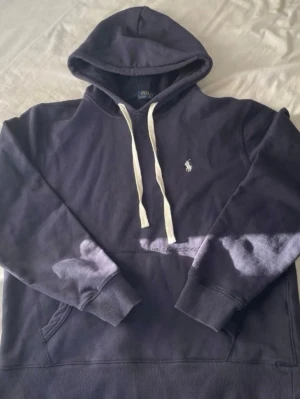 Ralph lauren hoodie  - Ralph lauren hoodie nyskick storlek S givetvis äkta box ingår köpt på farfetch