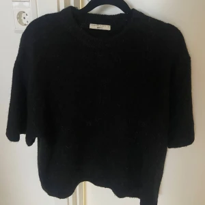 Kortärmad stickad tröja från GinaTricot  - Använd en gång