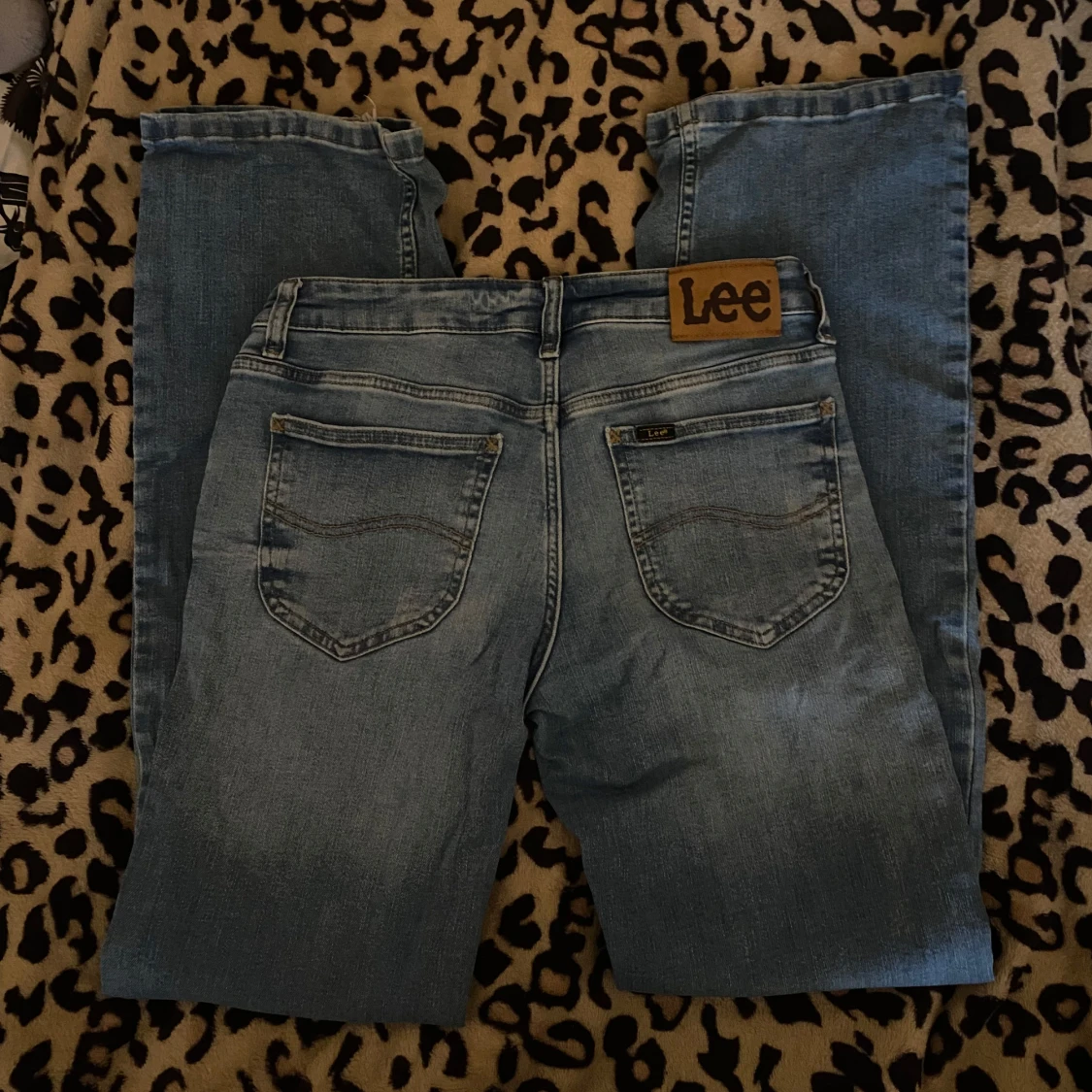 Utsvängda jeans - 1