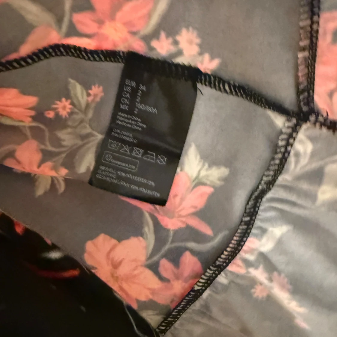 Svart blommig kortklänning H&M - 3