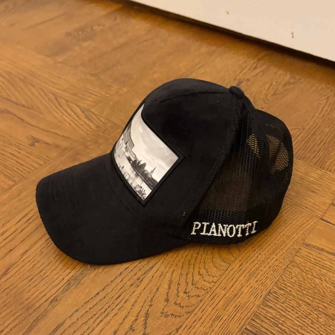 Svart Pianotti Keps - 1