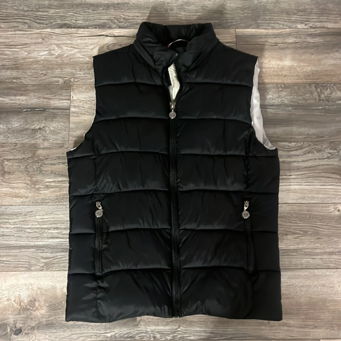 Svart dunväst från Colmar Originals