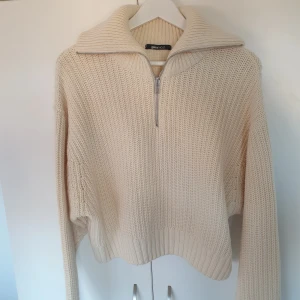 stickad tröja  - oanvänd 