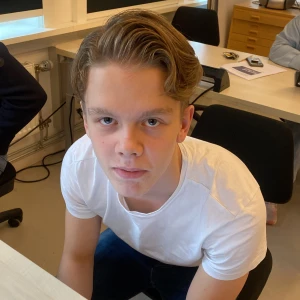 Arre bl (ZE) han har stor dih och söker guzz eftersom guzztorkan är live just nu  - Skriv vid intresse 