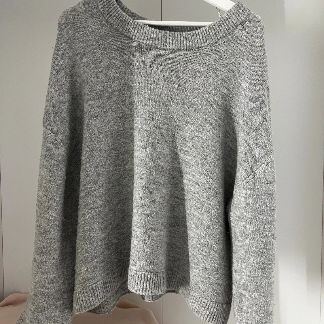 Grå stickad tröja från Gina Tricot - 2