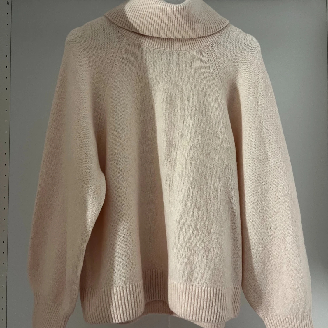 Rosa  polotröja från & Other Stories - 2