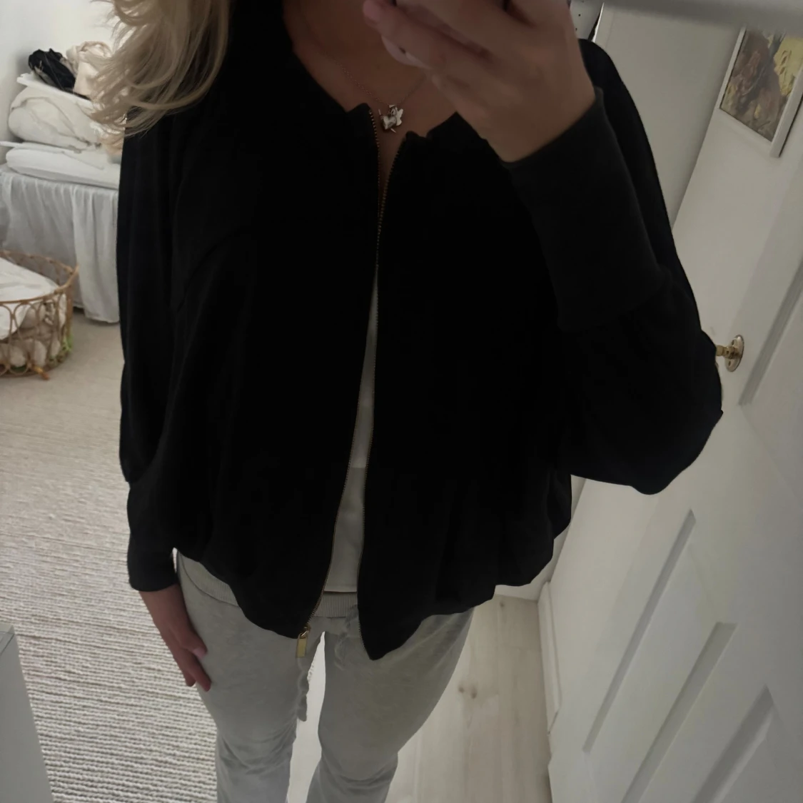 Svart bomberjacka med dragkedja - 1