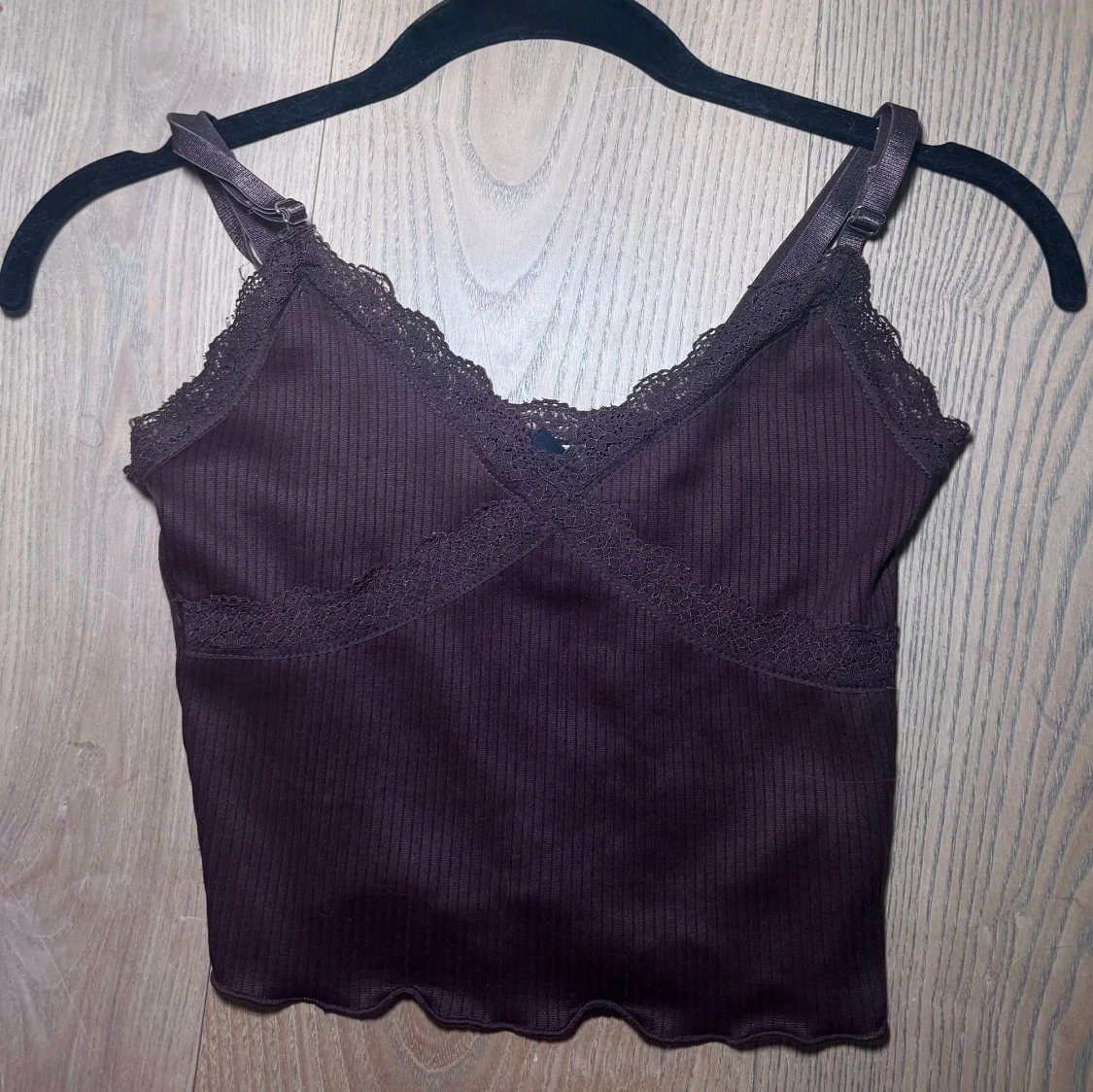 Brunt spetslinne - 1