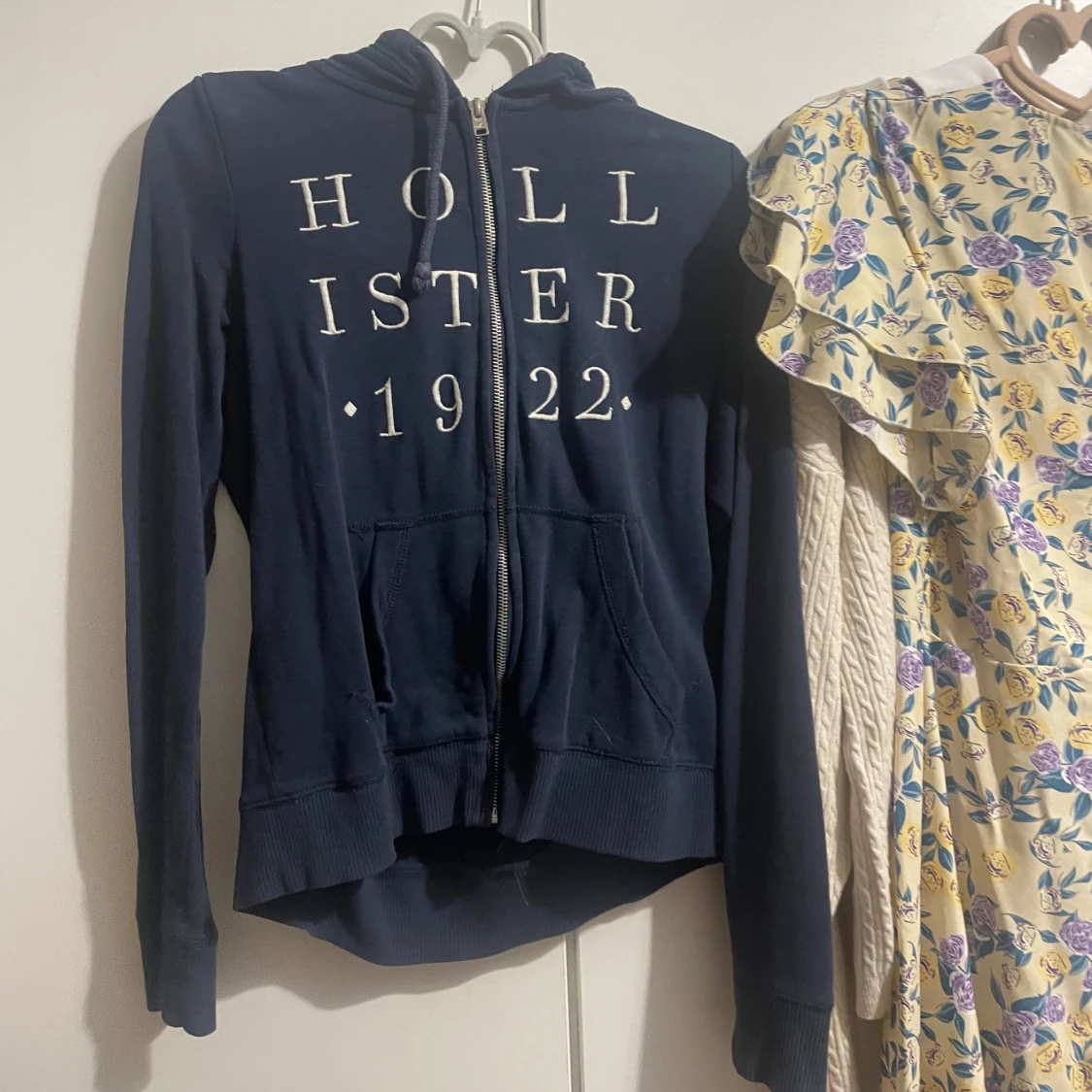 Mörkblå hoodie från Hollister M