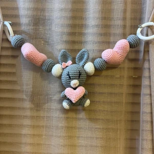 Barnvagns hänge  - Helt ny, handvirkade, beställningen tar ca en in vecka det går bra och beställa andra färge ☺️