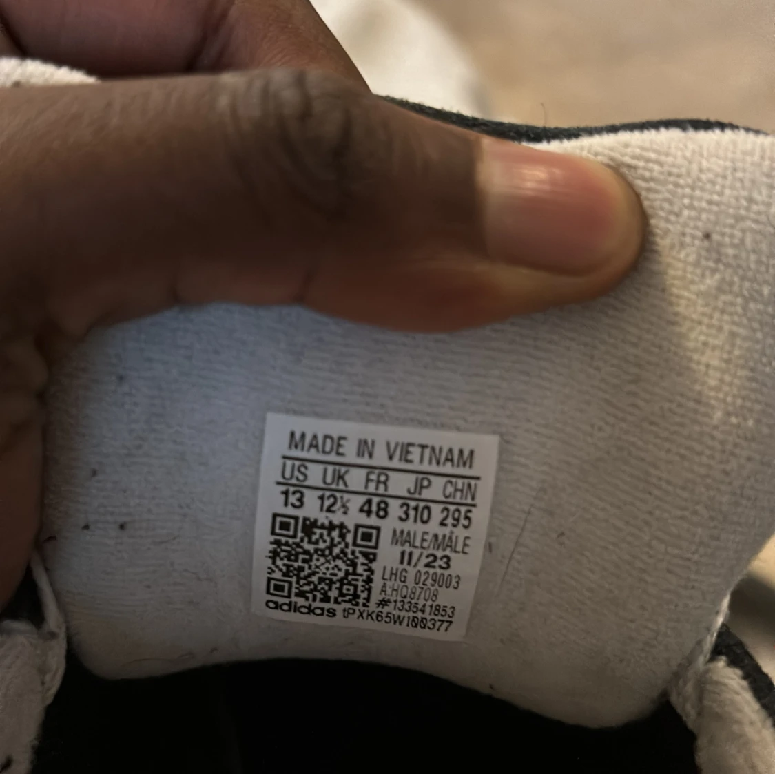 Svarta Adidas sneakers med vita ränder - 2