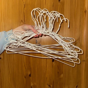 Metall galgar 19 st - Galgar från Jysk 19 st.