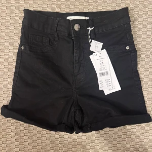 Jeans shorts  - Högmidjad jeans shorts