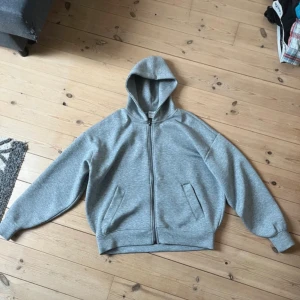 Bershka - Scuba Zip Hoodie - Använd enstaka gång. Oversized