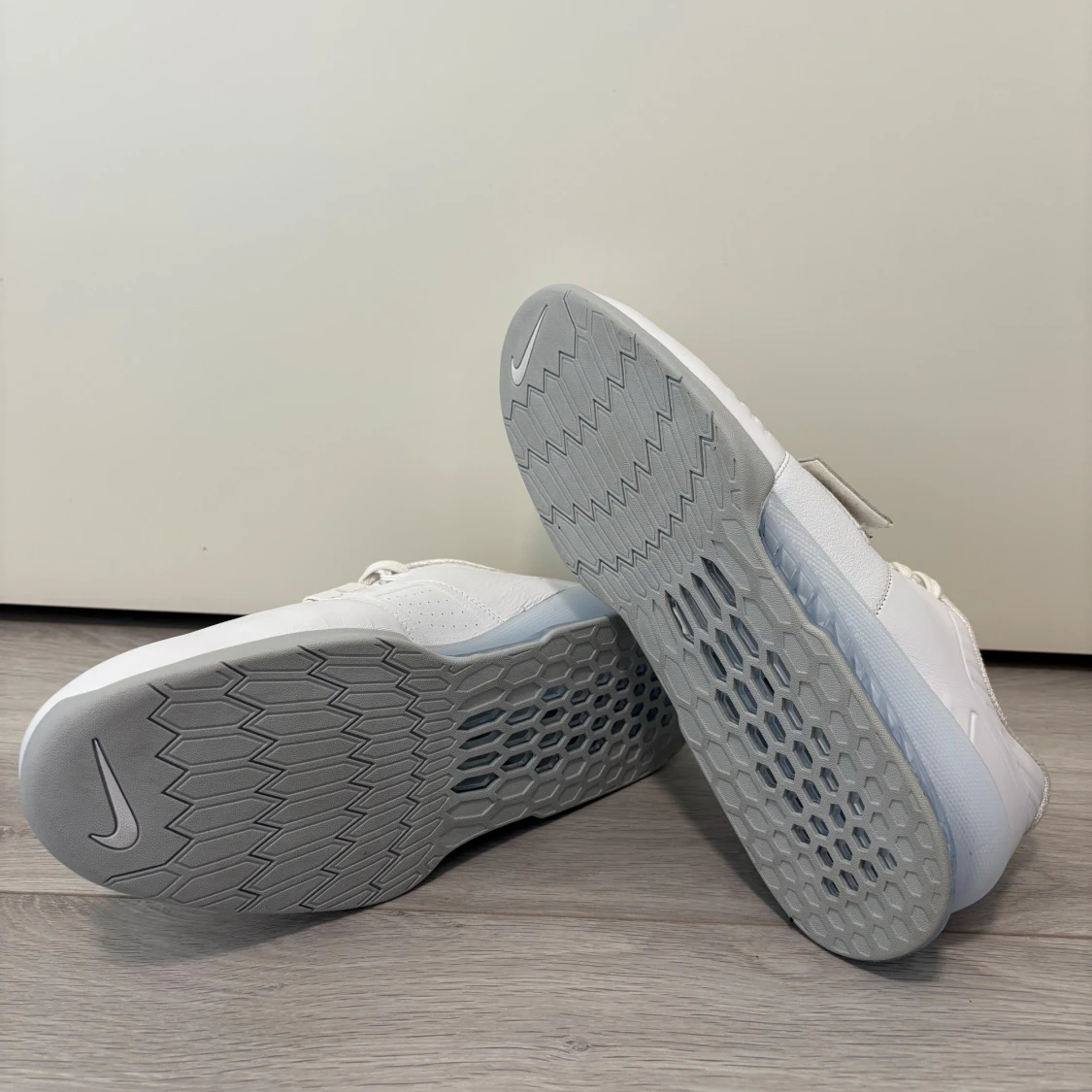 Nike weightlifting shoes - 1