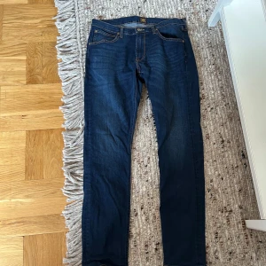 Mörkblå jeans från Lee w33L32 - Mörklblå jeans från Lee
