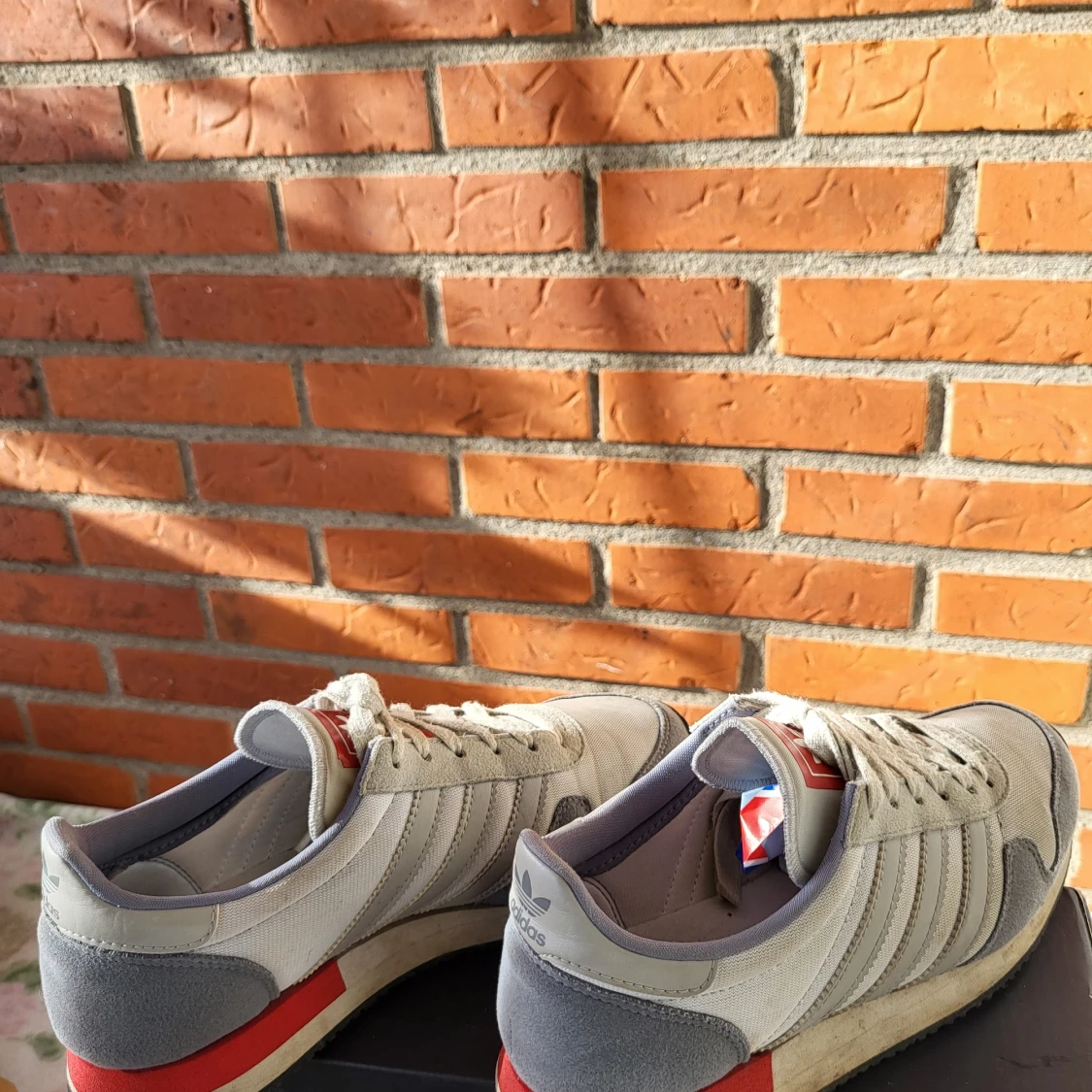 Adidas sneakers i grått och vitt EUR 36 2/3 - 1