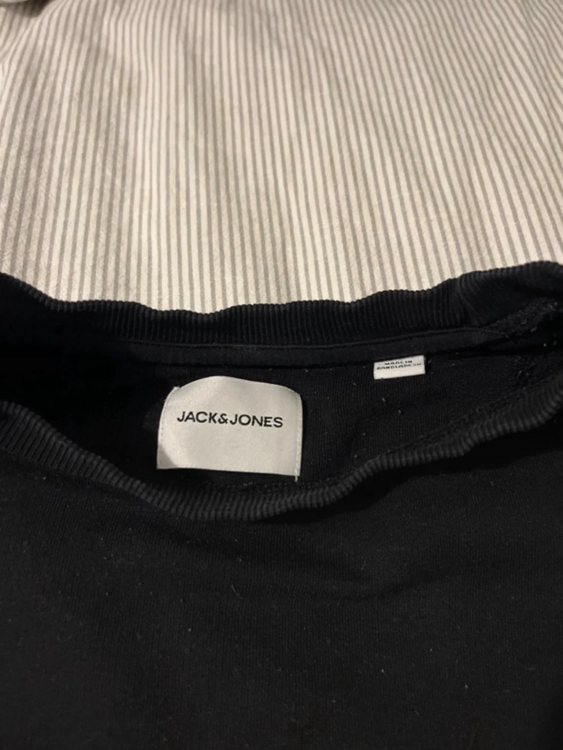 Svart sweatshirt från Jack & Jones - 2