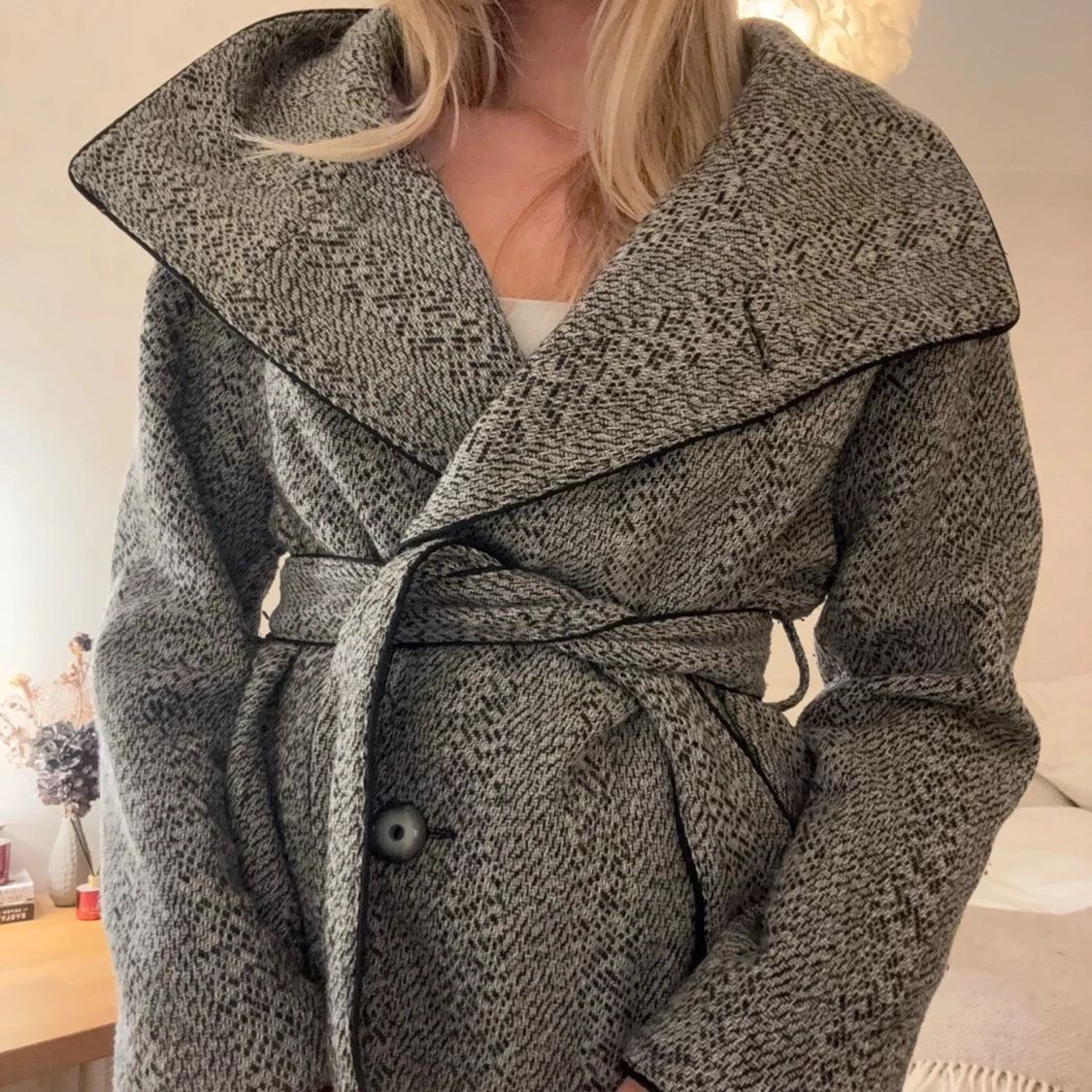 Grå jacka med bälte - 3