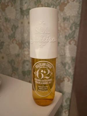 Sol de Janeiro 62 - Brazilian Crush Cheirosa 62 Fragrance Body Mist 90 ml 🌺 köpt på Lyko för 300kr💗 använt lite av den som man ser på bilden.