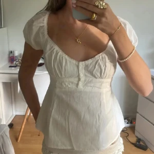 Brandy Melville topp - Supersöt vit blus från Brandy Melville använd en gång 