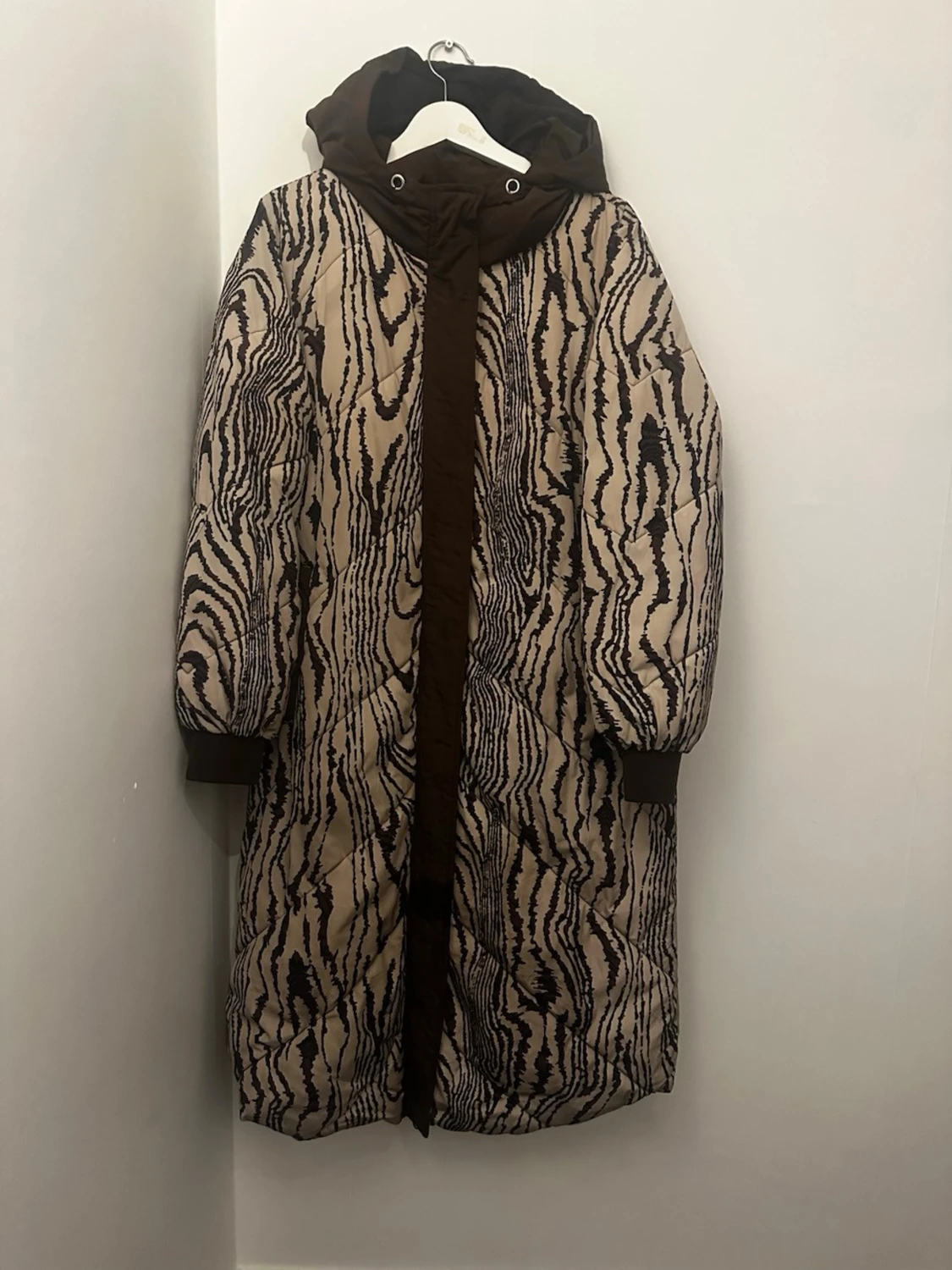 Beige och brun quiltad dunjacka från Nümph - 3