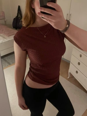 Vinröd topp, S - Jätte snygg vinröd topp! Helt ny! Hör gärna av dig vid frågor och köp med Instabox för snabbast leverans ❤️❤️