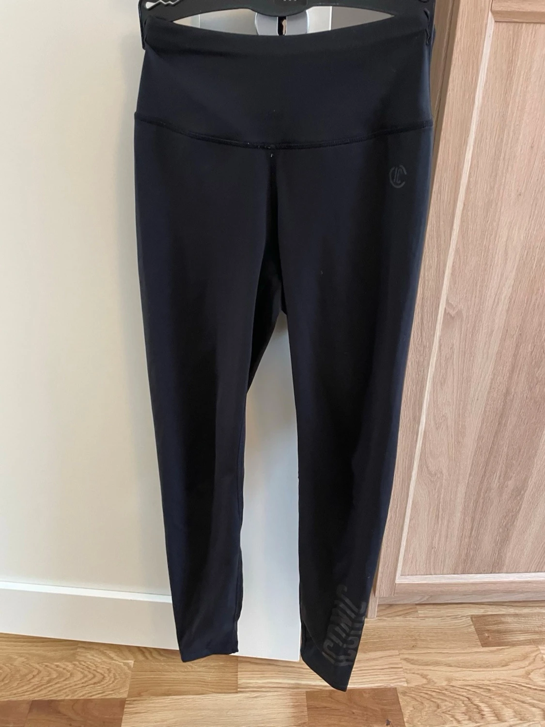 Svarta Iconic träningstights XS