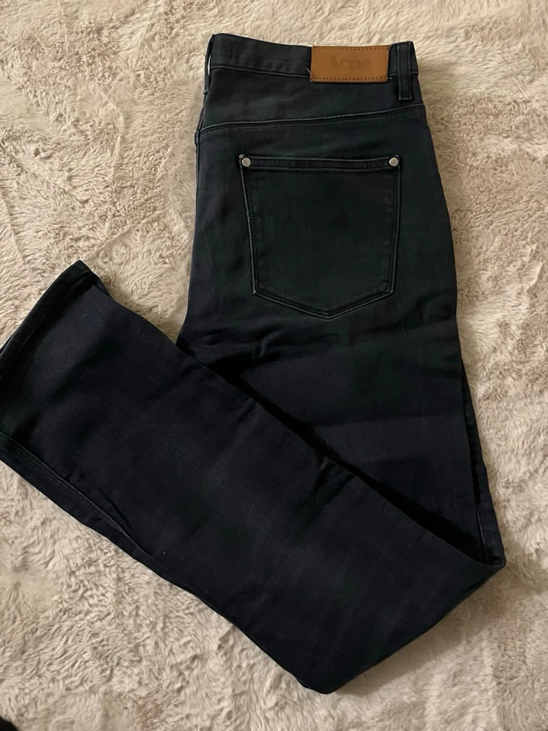 Mörkblå  jeans från Acne - 3