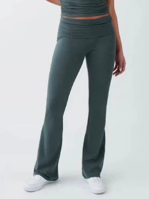 Yoga pants Gina tricot  - Jätte fina Yoga byxor i stretchigt material från Gina! Fint skick