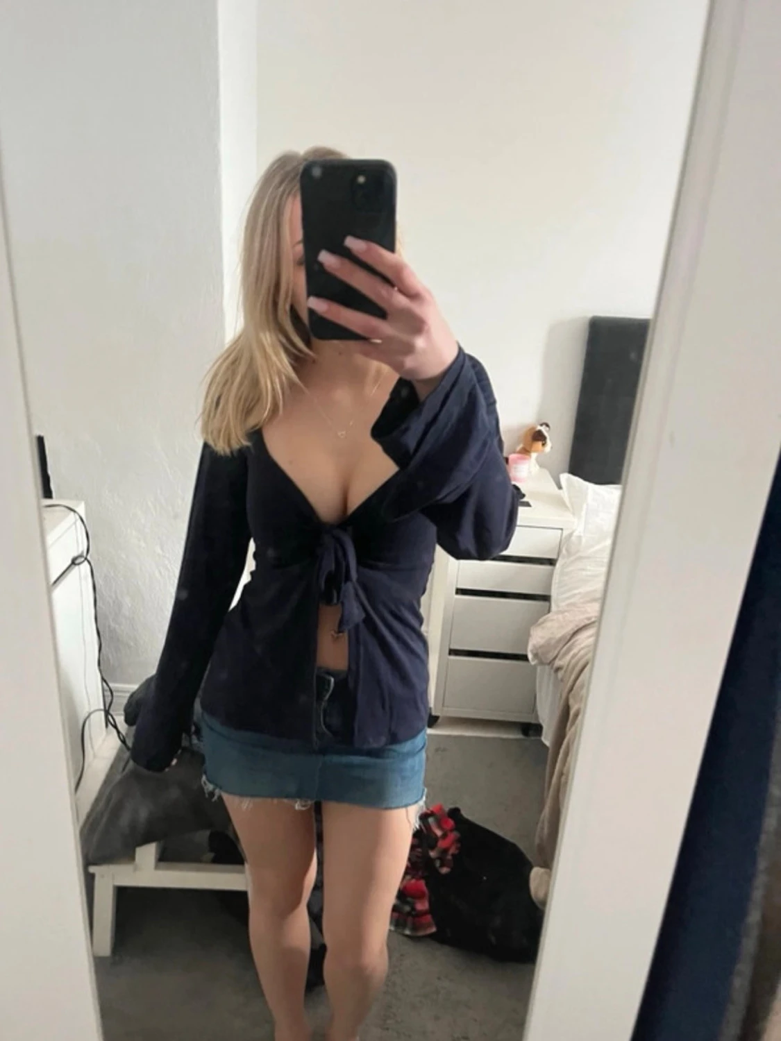 Mörkblå långärmad knytblus