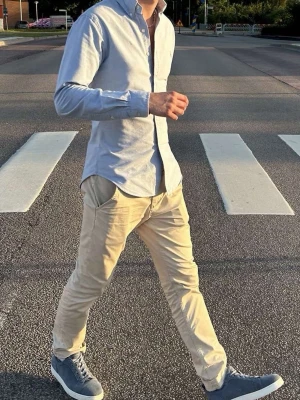 Ljusblå skjorta från Ralph Lauren - Säljer en riktigt fet skjorta från Polo Ralph Lauren i storlek S. Jättebra skick och passar verkligen till alla outfits✅💪🏻Behövs bara strykas